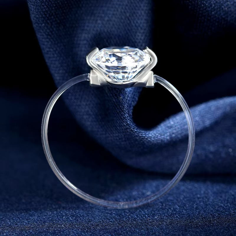 Anello Trasparente con Effetto Invisibile - Moissanite