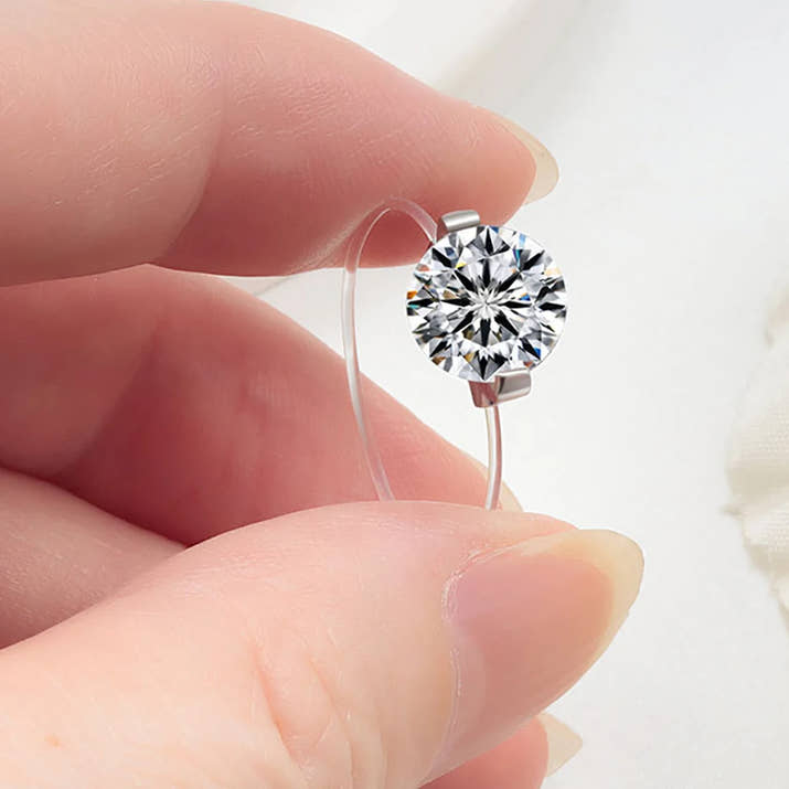 Anello Trasparente con Effetto Invisibile - Moissanite