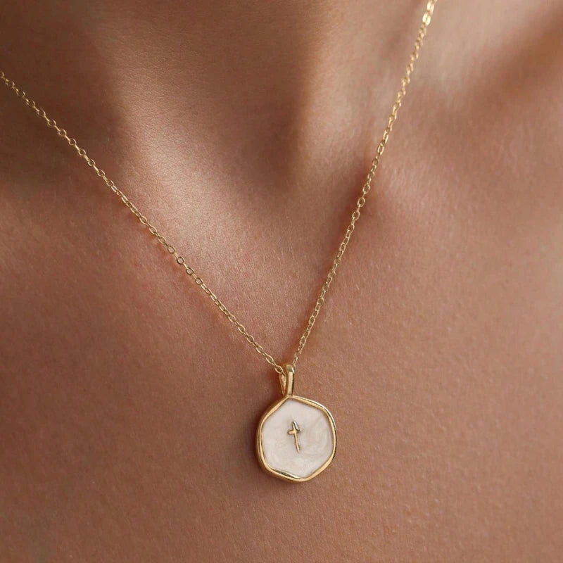 Collana di protezione con perla e croce