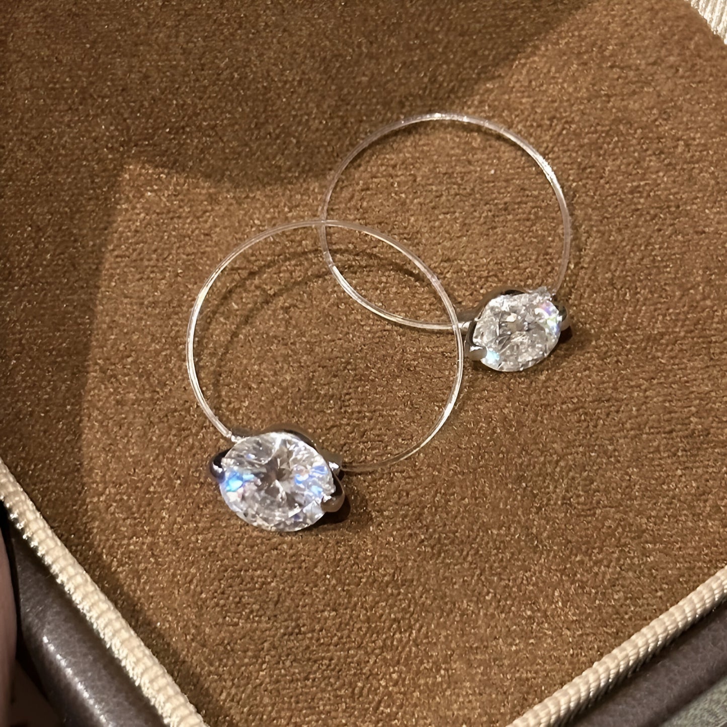 Anello Trasparente con Effetto Invisibile - Moissanite