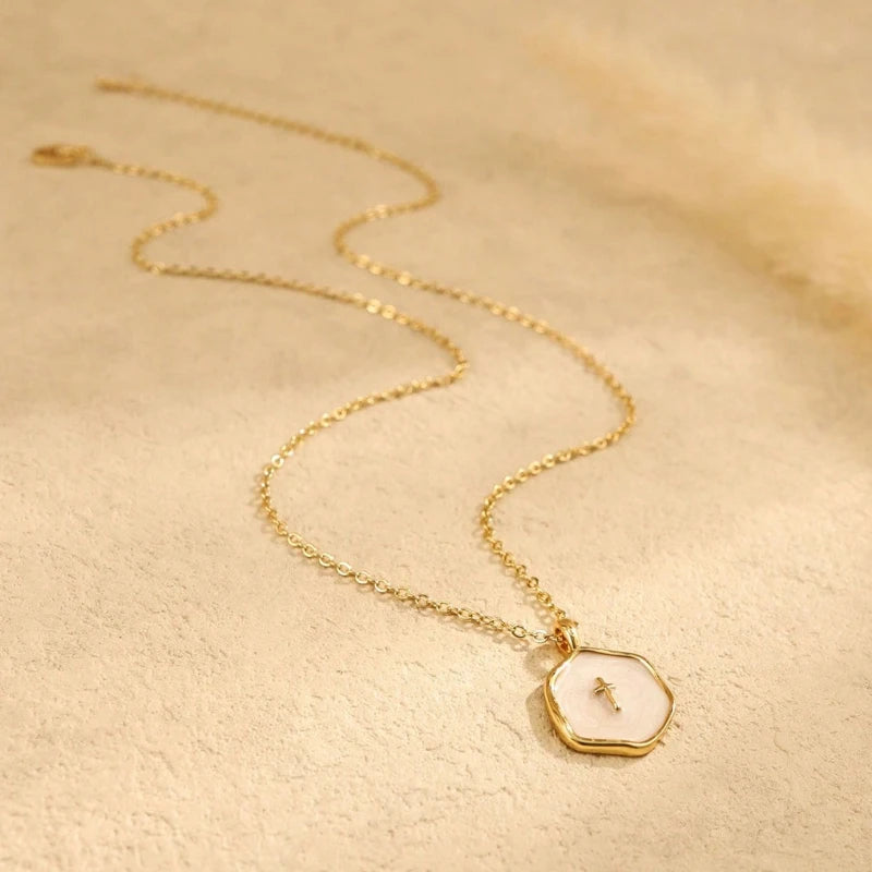 Collana di protezione con perla e croce