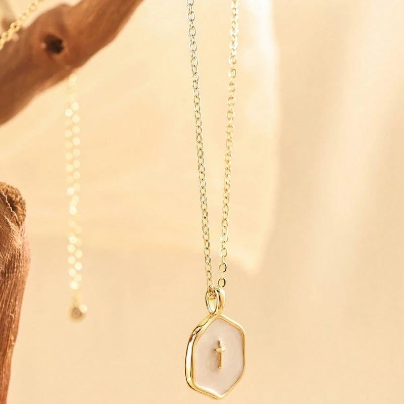 Collana di protezione con perla e croce