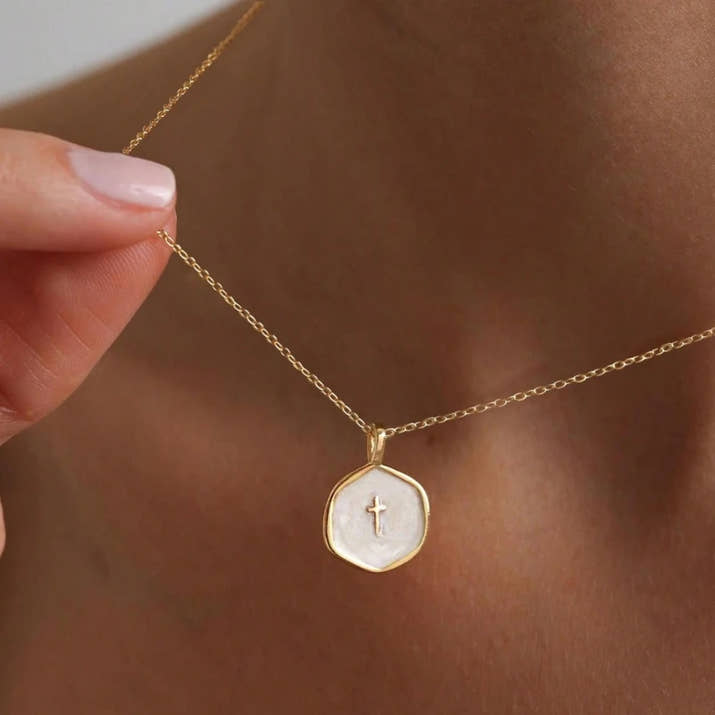 Collana di protezione con perla e croce
