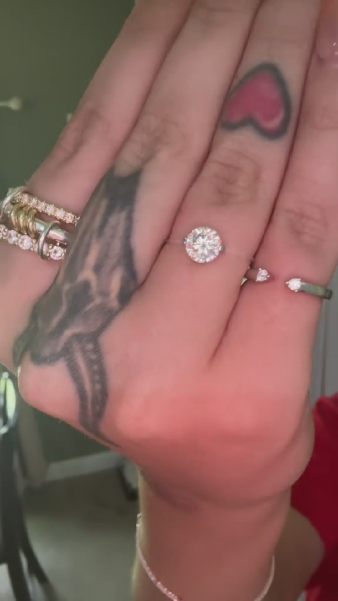 Anello Trasparente con Effetto Invisibile - Moissanite video