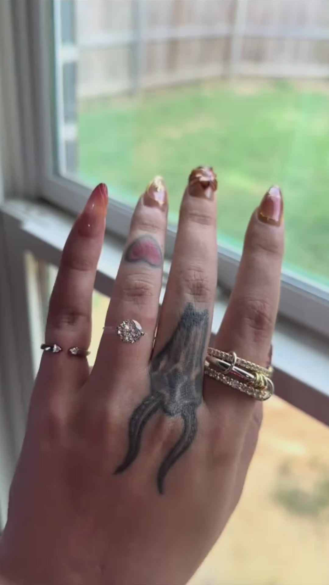 Anello Trasparente con Effetto Invisibile - Moissanite video
