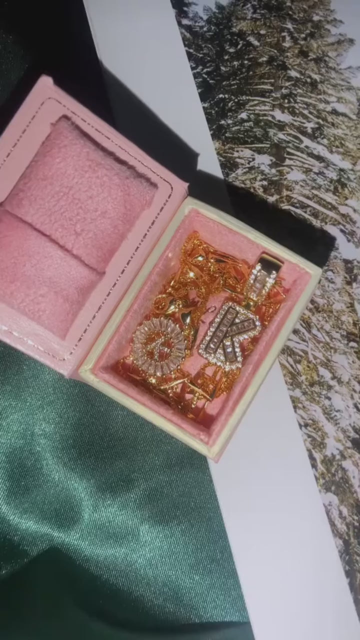 Collane con iniziale in Zircone placcato oro e argento | Set 2 pezzi video